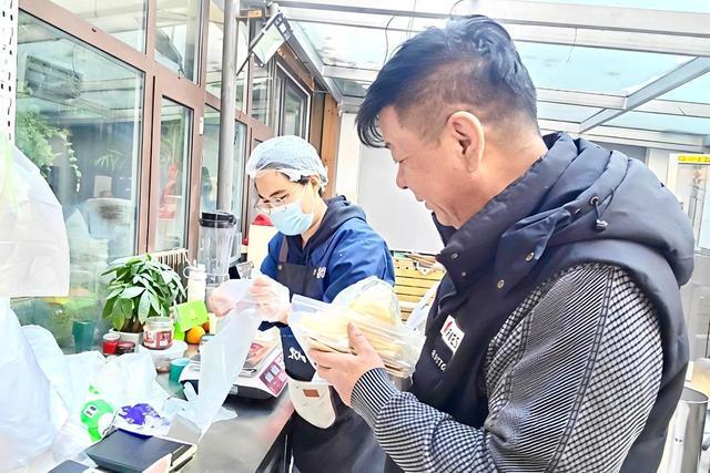 饼女王”！她们用一张杂粮饼摊出逆袭人生PG电子麻将胡了模拟器从失业白领到“煎(图5)